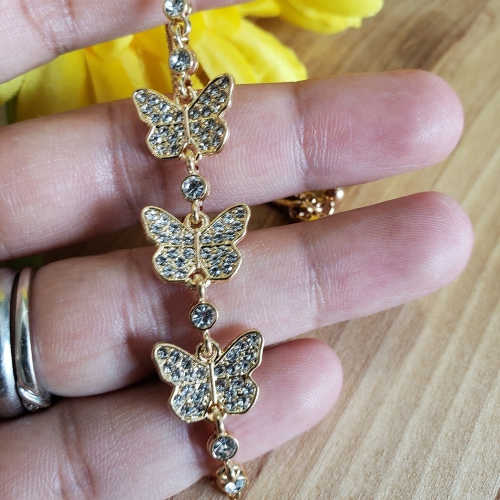 Butterfly Inlaid Shiny Rhinestone Bracelet - Picture 8 of 8